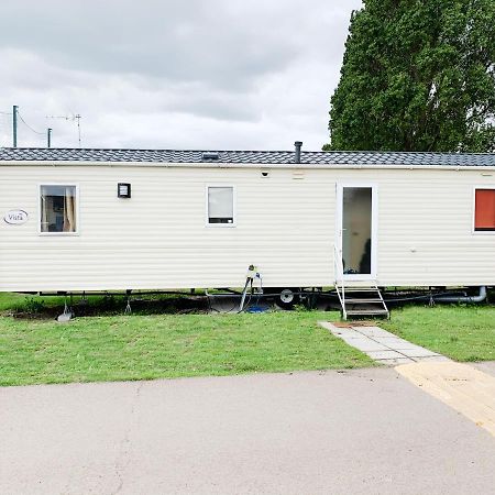 Beautiful 3-Bedroom Caravan at Mersea Island East Mersea Buitenkant foto
